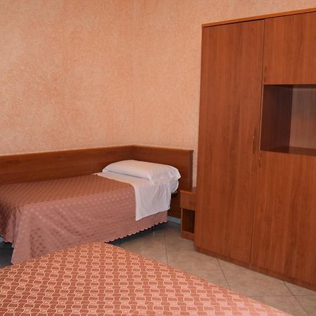 רומא Hotel Bruna מראה חיצוני תמונה