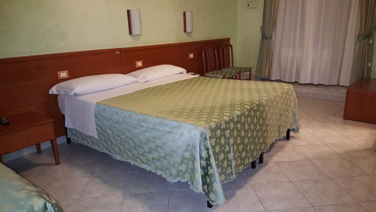 רומא Hotel Bruna מראה חיצוני תמונה