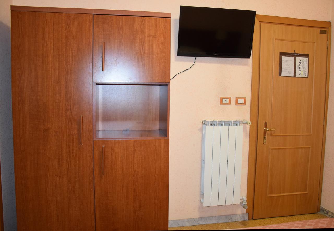 רומא Hotel Bruna מראה חיצוני תמונה
