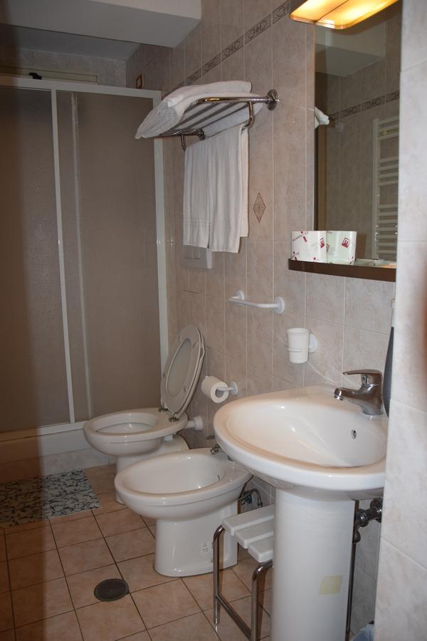 רומא Hotel Bruna מראה חיצוני תמונה