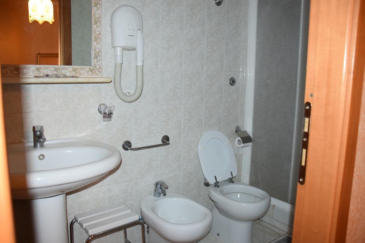 רומא Hotel Bruna מראה חיצוני תמונה