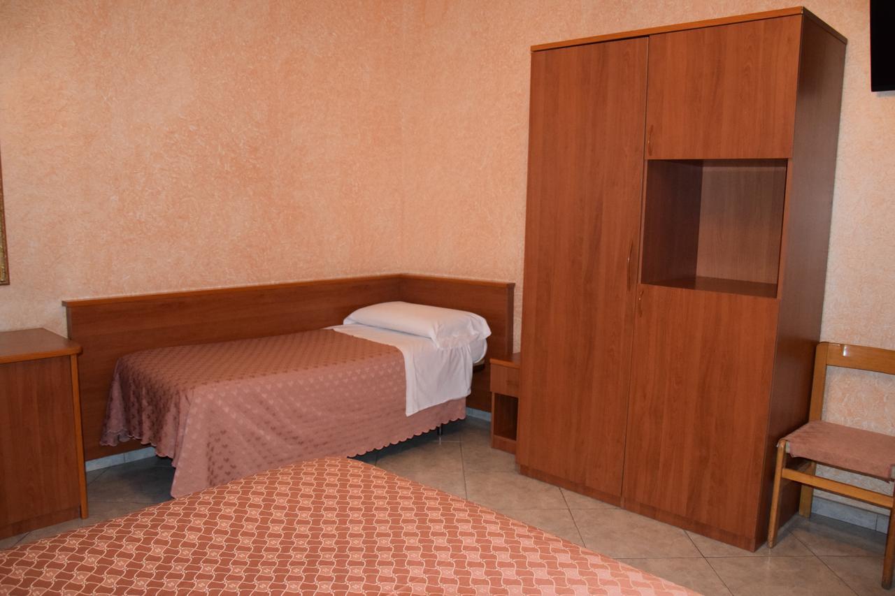 רומא Hotel Bruna מראה חיצוני תמונה
