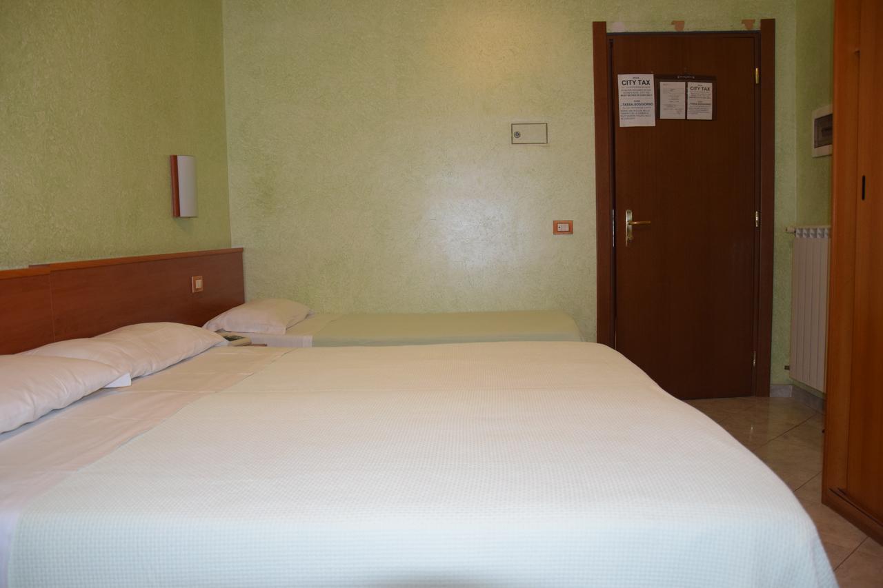 רומא Hotel Bruna מראה חיצוני תמונה