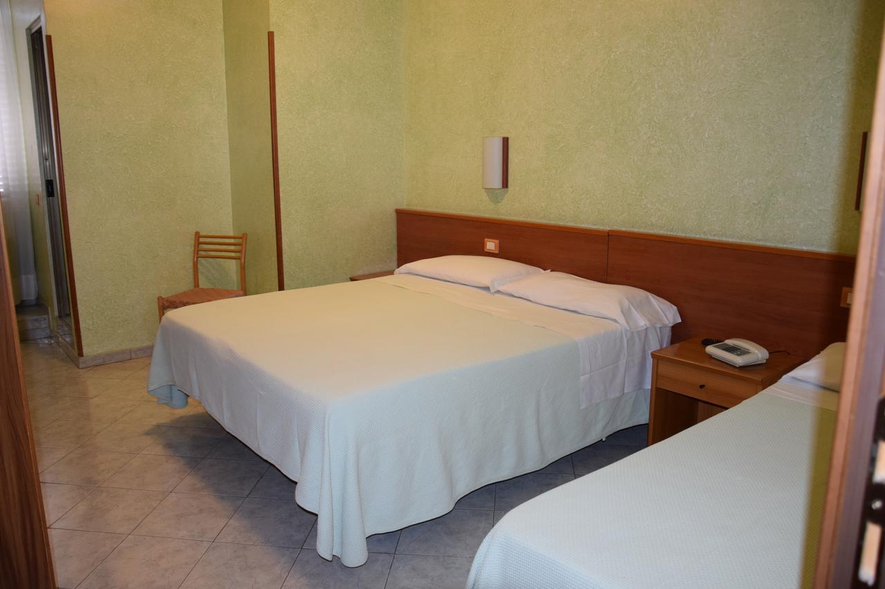 רומא Hotel Bruna מראה חיצוני תמונה