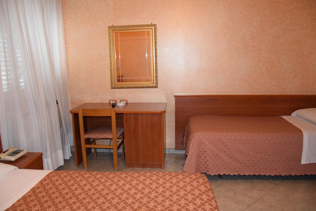 רומא Hotel Bruna מראה חיצוני תמונה