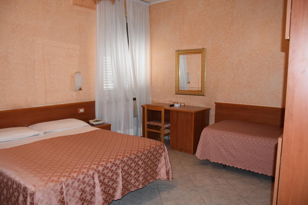 רומא Hotel Bruna מראה חיצוני תמונה