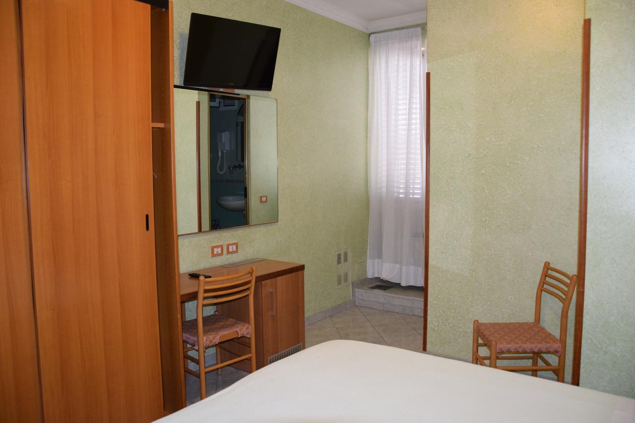 רומא Hotel Bruna מראה חיצוני תמונה