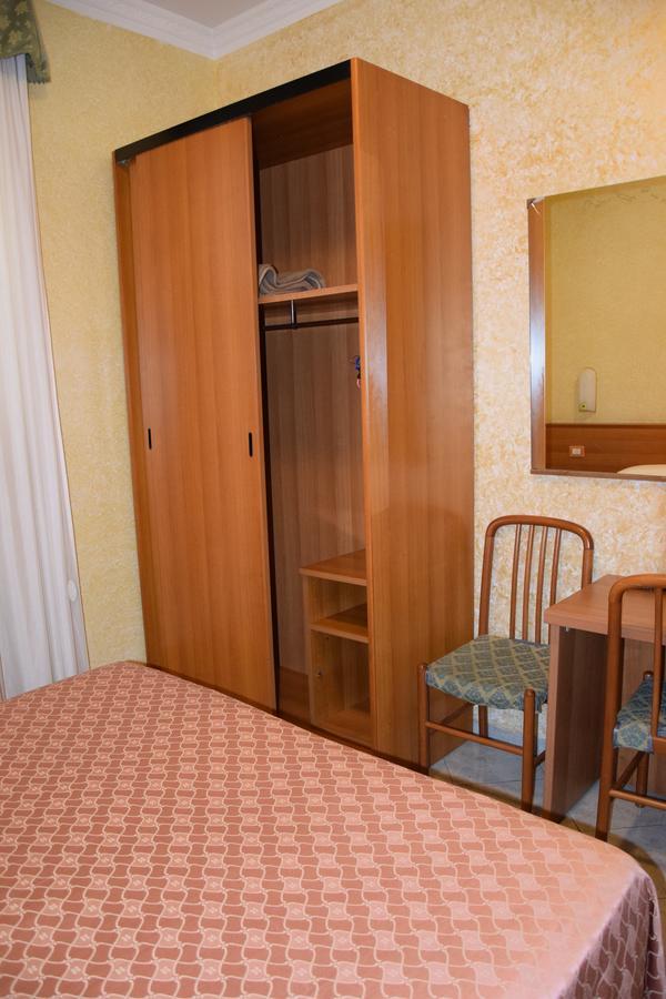 רומא Hotel Bruna מראה חיצוני תמונה