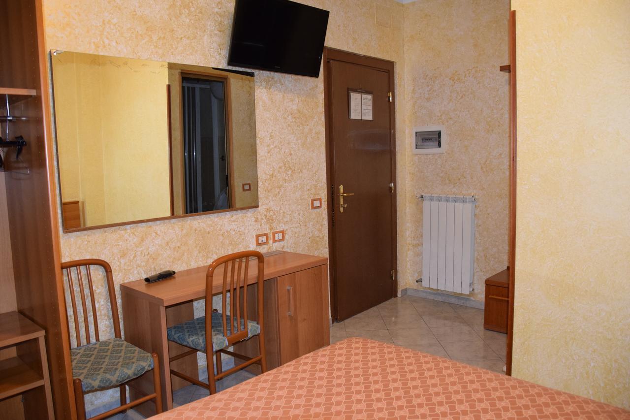 רומא Hotel Bruna מראה חיצוני תמונה